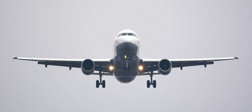 aereo su nel cielo