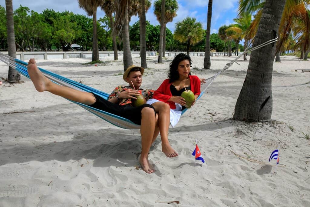 koppel op het strand in Miami