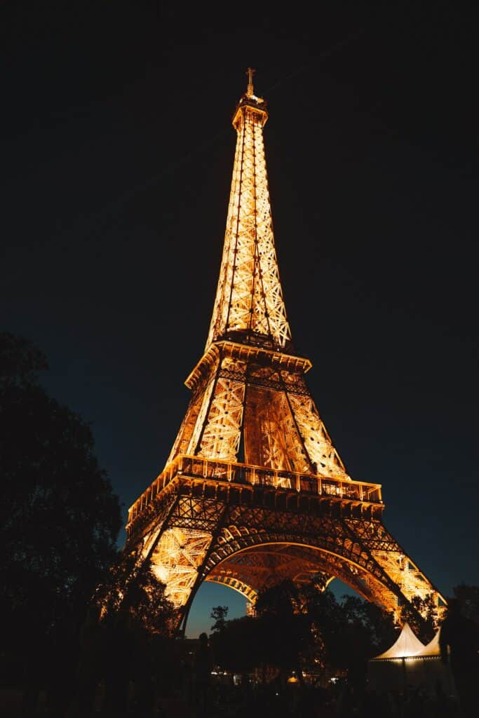 La Torre Eiffel de noche