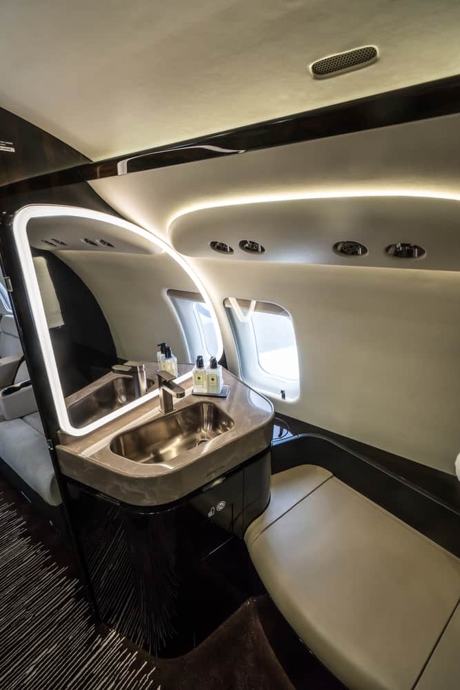 private-jet-toilets-bathrooms-everything-you-wanted-to-know-but-were